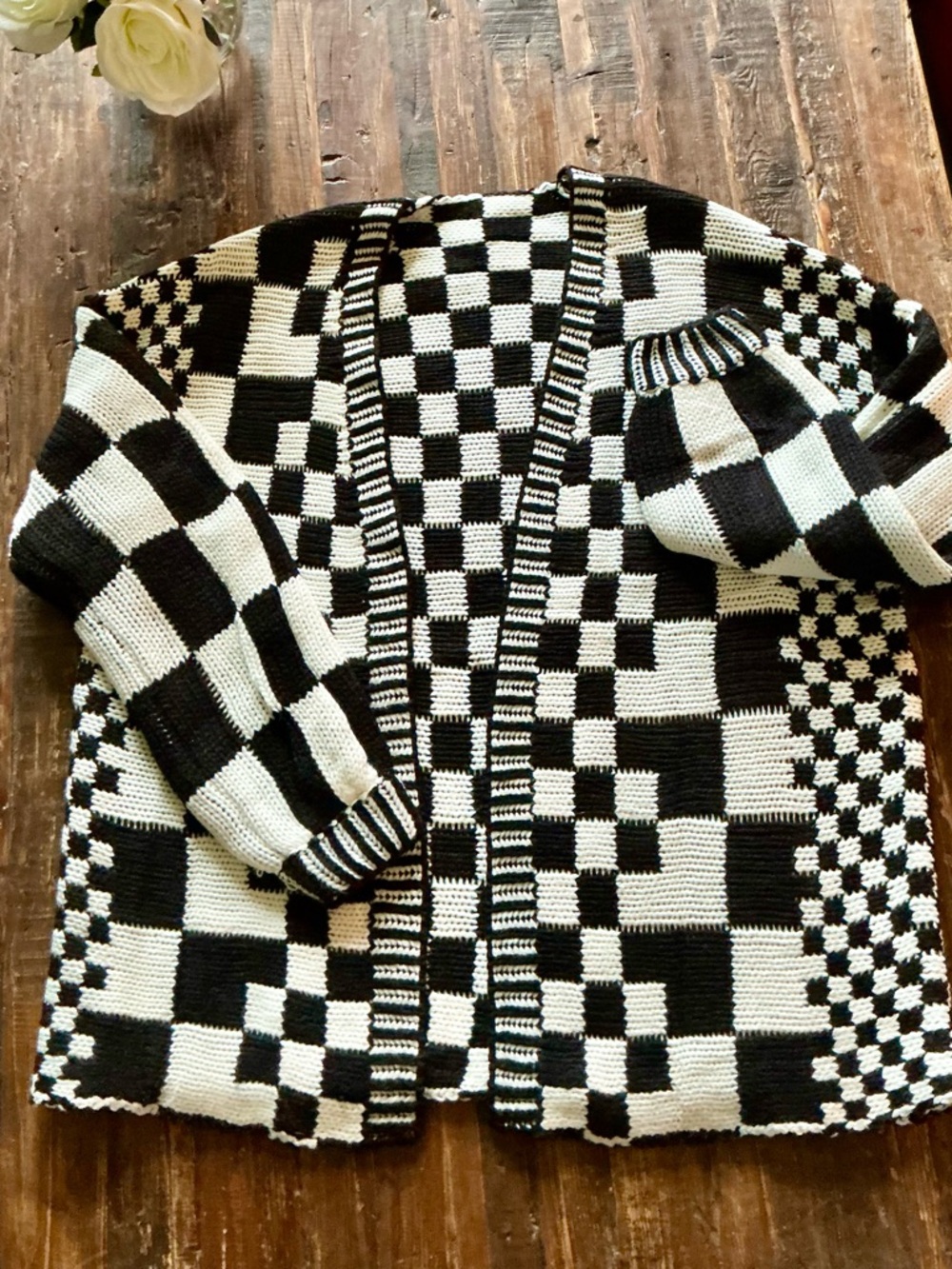 Sweater Checkerboard Open-Front Knit Cardigan - Black & White 
Sz L